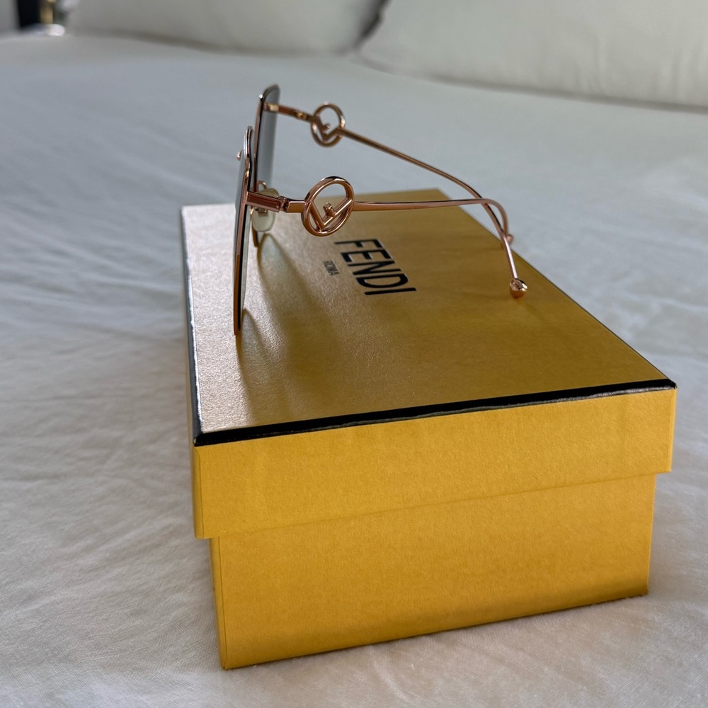 Metal F is Fendi Sunglasses FF 0323/S Rose Gold. Only worn a few times - Picture 3 of 9